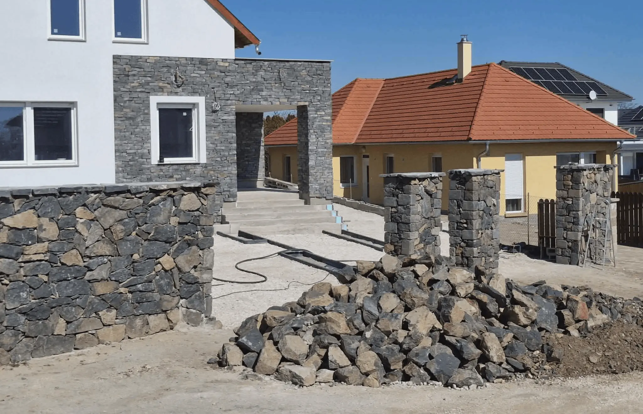 Kő kerítés építés – egyedi megoldás Kő Mix Balatonfüred